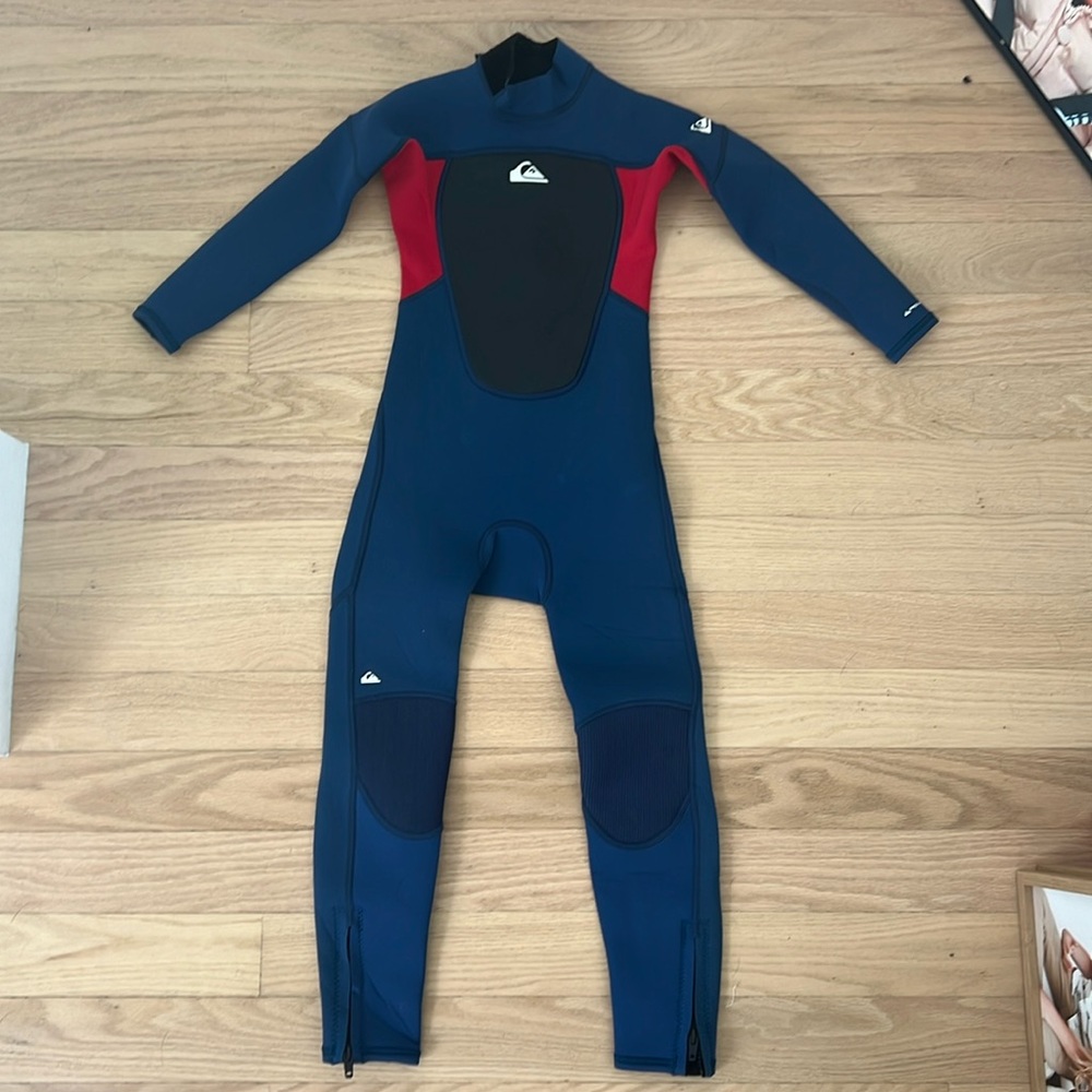 Quicksilver boys size 6 3:2 wetsuit navy blue and red